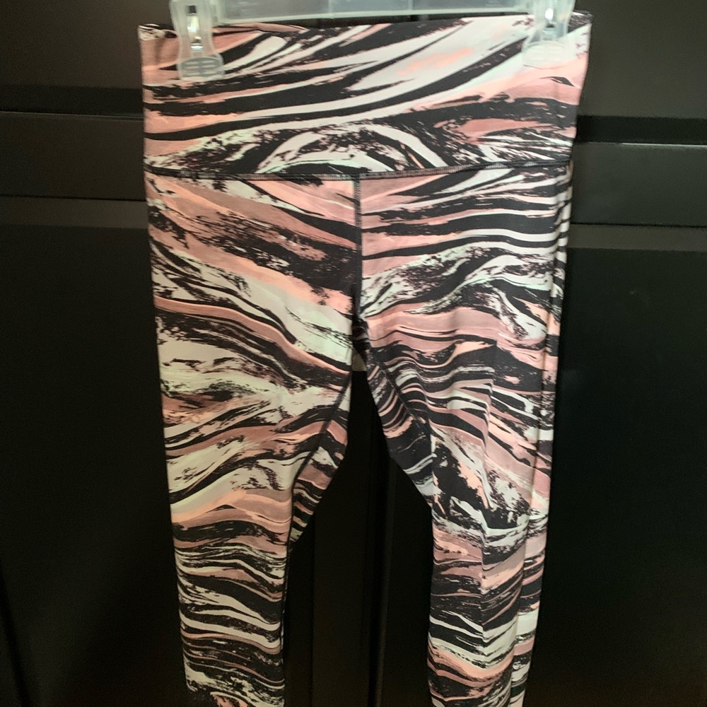 Lululemon crops size 10